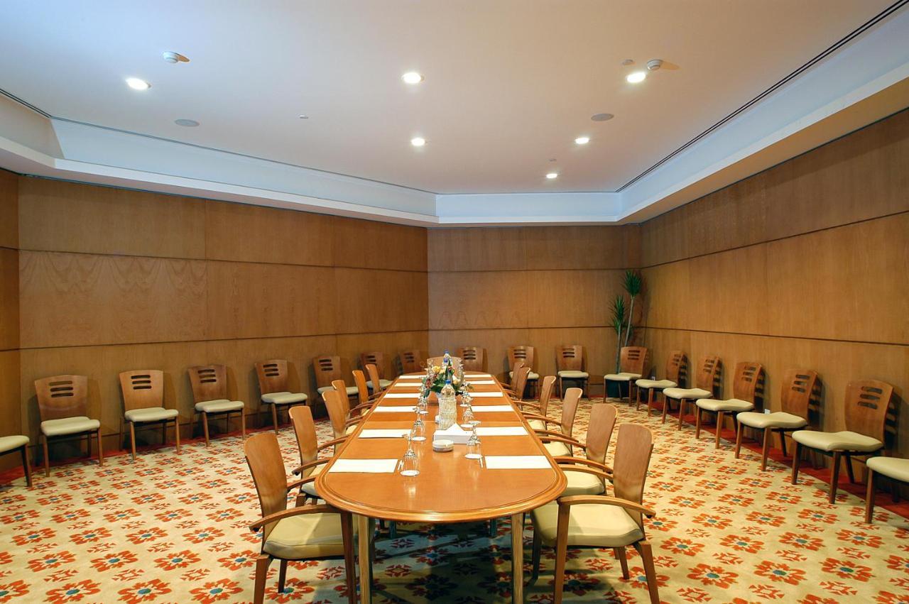 Maritim Jolie Ville Resort & Casino Sarm es-Sejk Kültér fotó A meeting room at the hotel